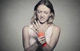 Wrist Pain is a common Carpal Tunnel Syndrome Symptom